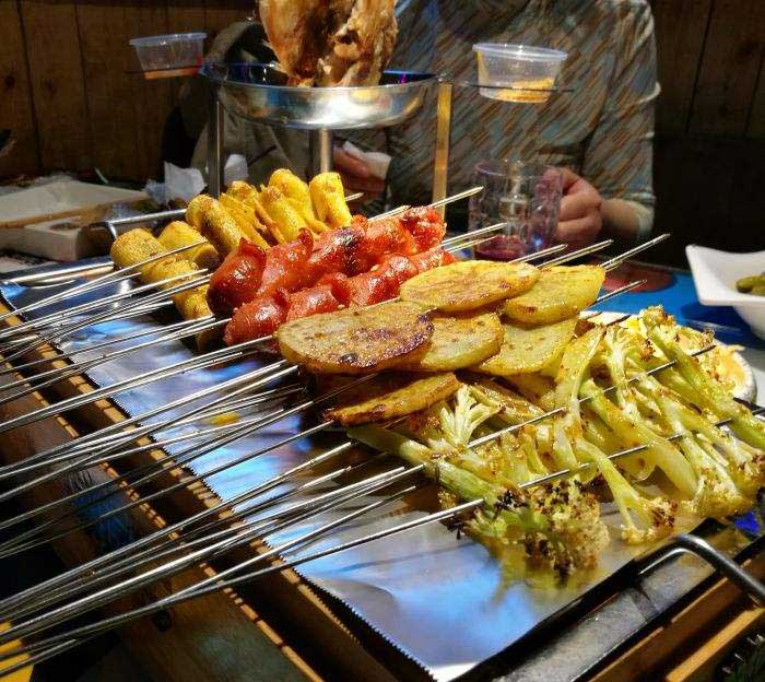 东城街道音乐烧烤吧